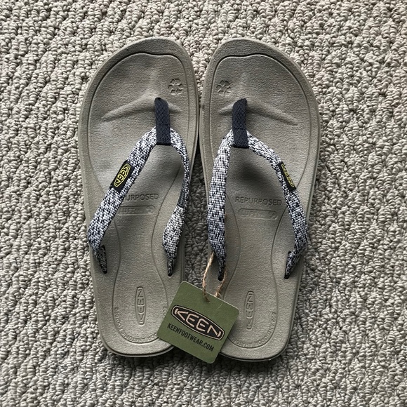 Women's KEEN Footwear Harvest Flip Flop Sandal Size 7 In Black/Gray/Multicolor - Picture 2 of 11